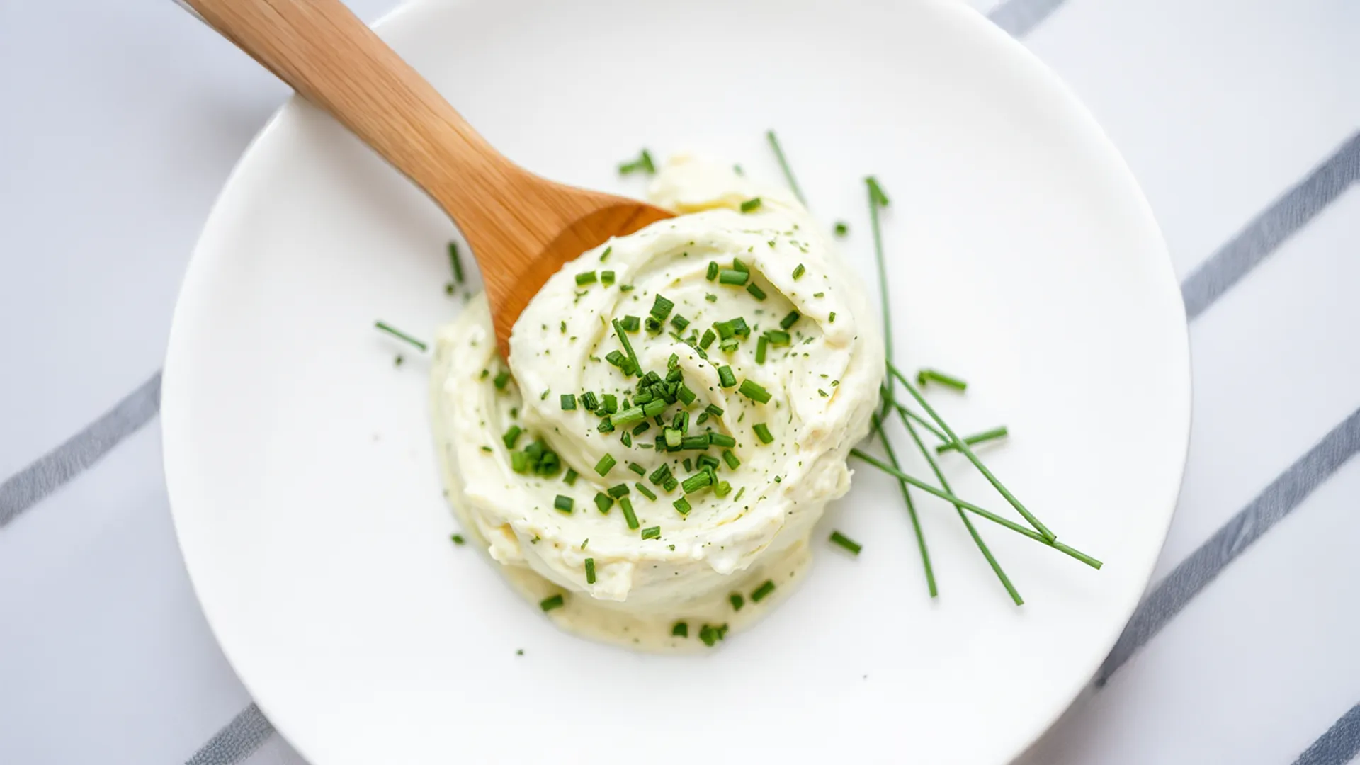 Schnittlauchbutter mit frischer Kräuternote