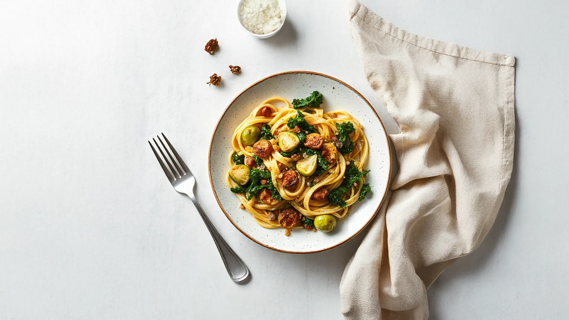 Winterliche Pasta mit geröstetem Gemüse und Mandeln